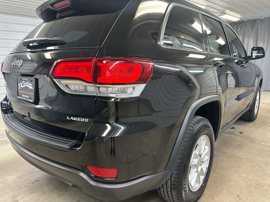 Certified Used 2020 Diamond Black Crystal Pearl Coat Jeep Laredo E image 25