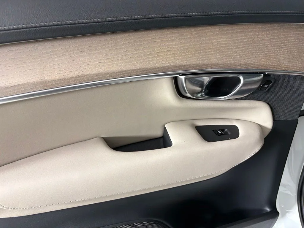 New 2026 Crystal White Volvo Plus image 35