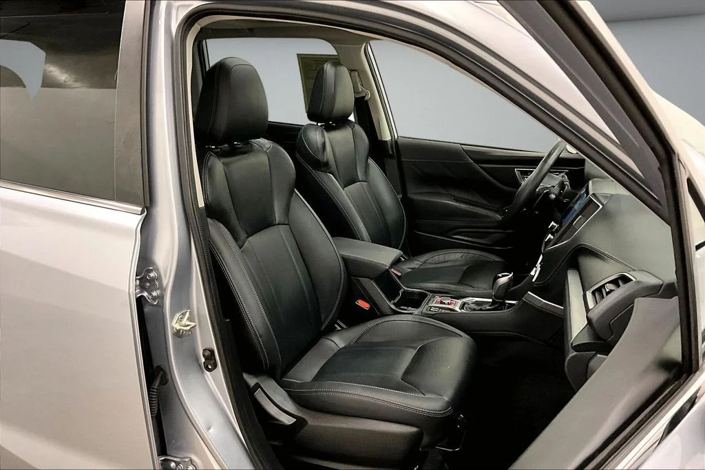 Used 2021 Silver Subaru Limited image 30