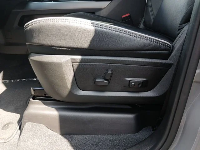 New 2026 Ceramic Gray Clear-Coat Exterior Paint RAM Laramie image 34