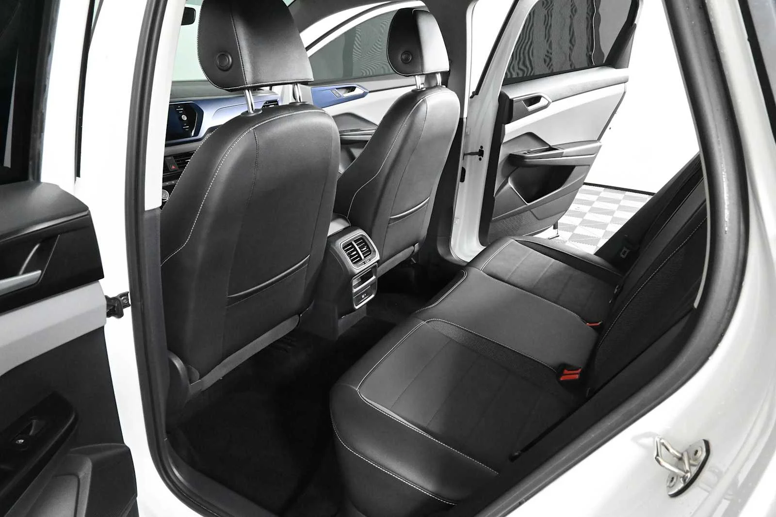 Certified Used 2023 Pure White w/ Black Roof Volkswagen SE image 15
