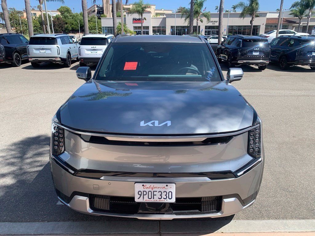 Certified Used 2024 Pebble Gray Kia Land image 3