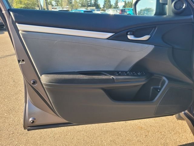 Used 2016  Honda EX image 18