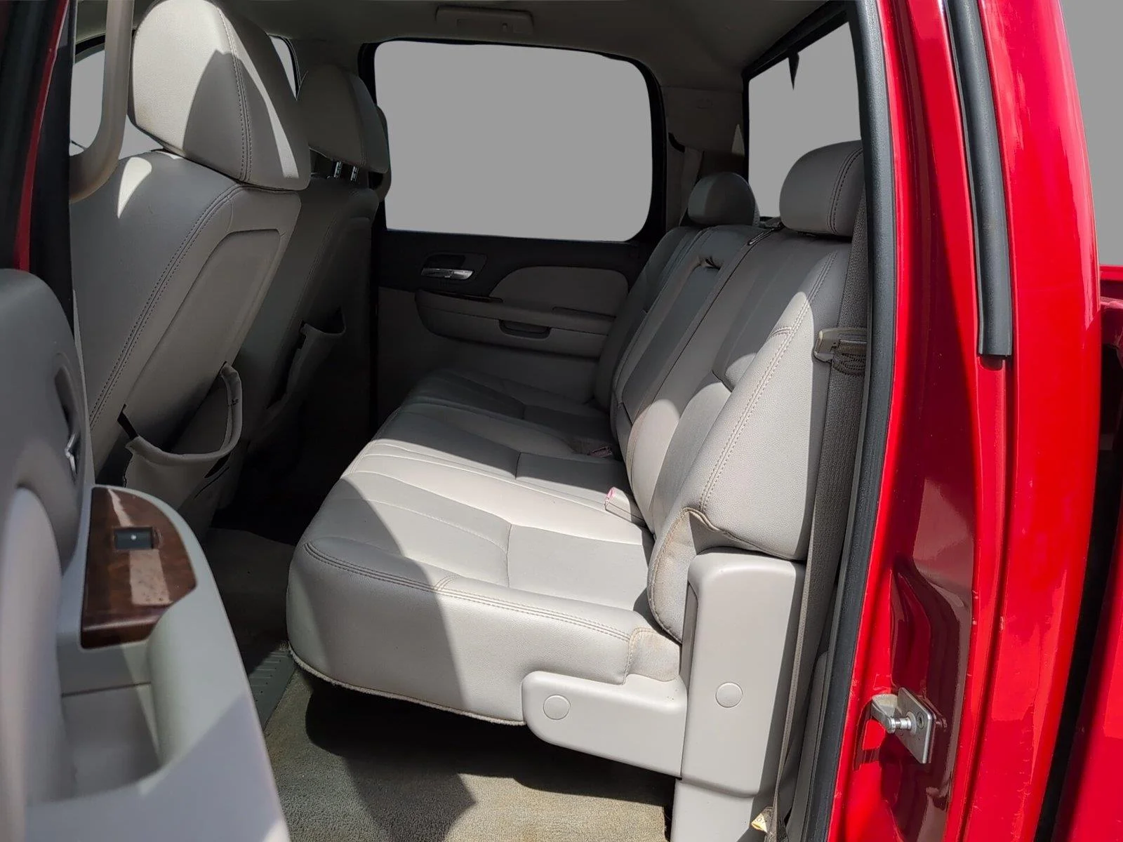 Used 2008 VICTORY RED Chevrolet LTZ image 15