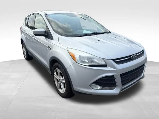Used 2015 Silver Ford SE image 2