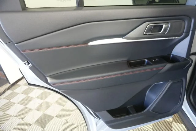 New 2027 Avalanche Gray Ford ST-Line image 31