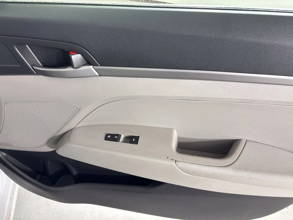Used 2017 White Hyundai SE image 13