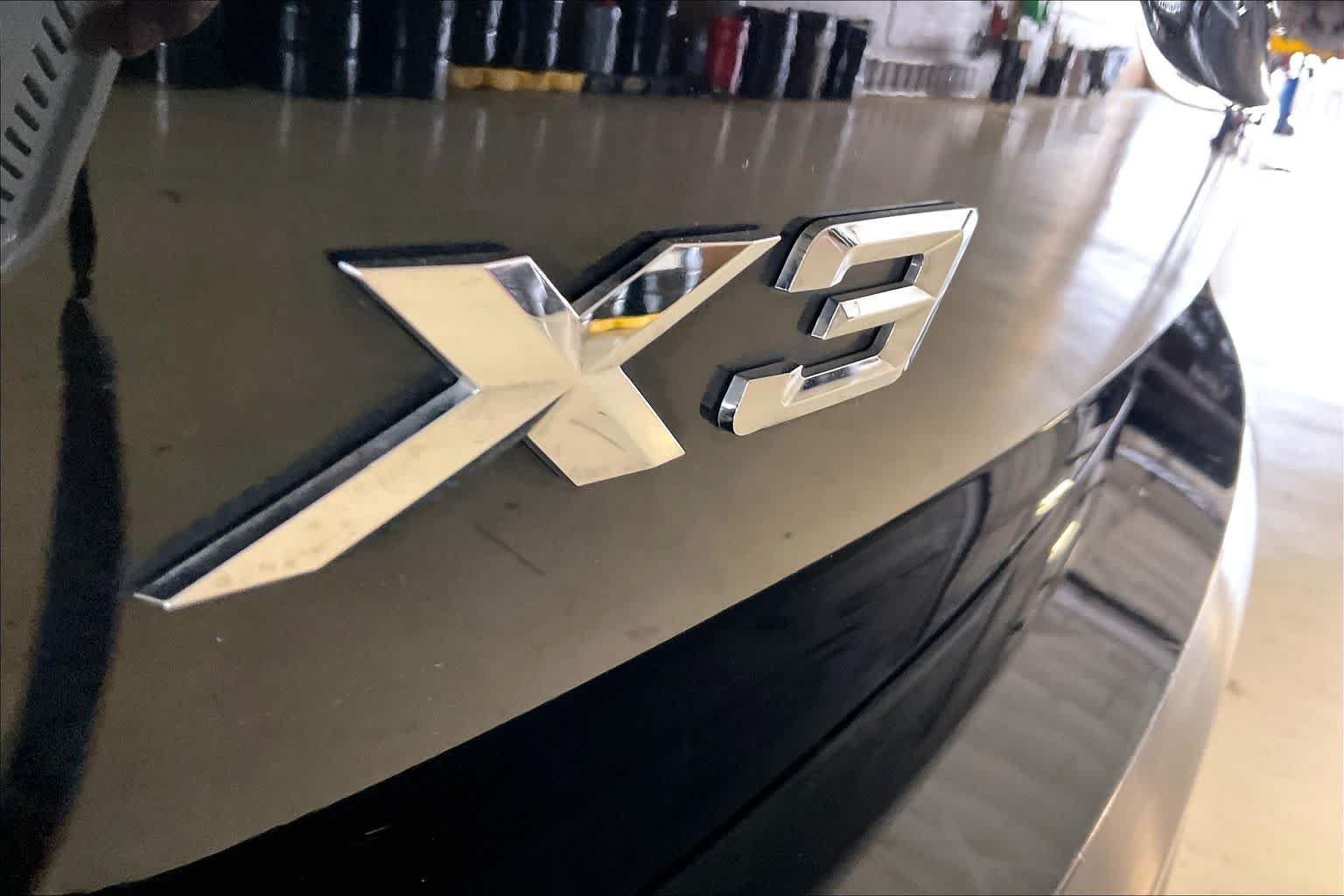 Used 2019 Black Sapphire Metallic BMW xDrive30i image 9