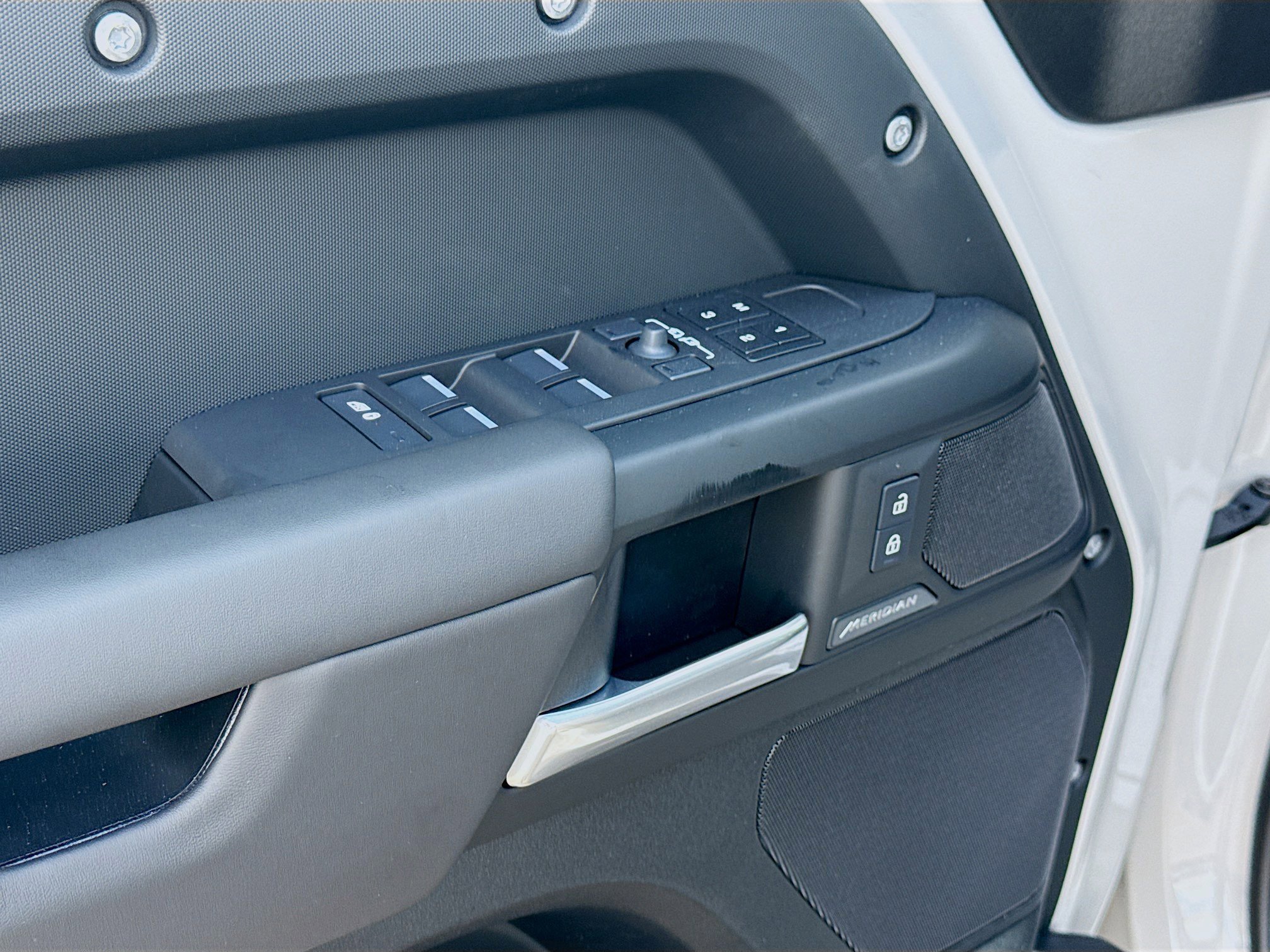 2026 Land Rover Defender S - Photo 24