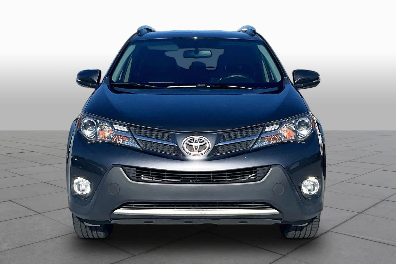 Used 2015 Magnetic Gray Metallic Toyota Limited image 4