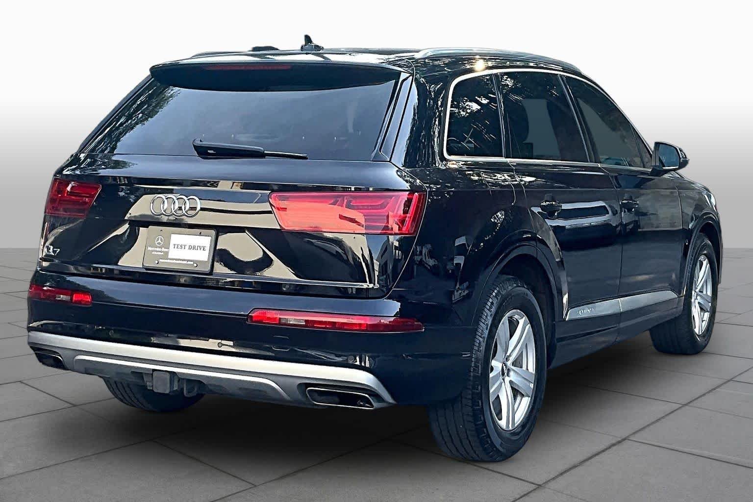 Used 2019 Orca Black Metallic Audi SE Premium Plus image 12