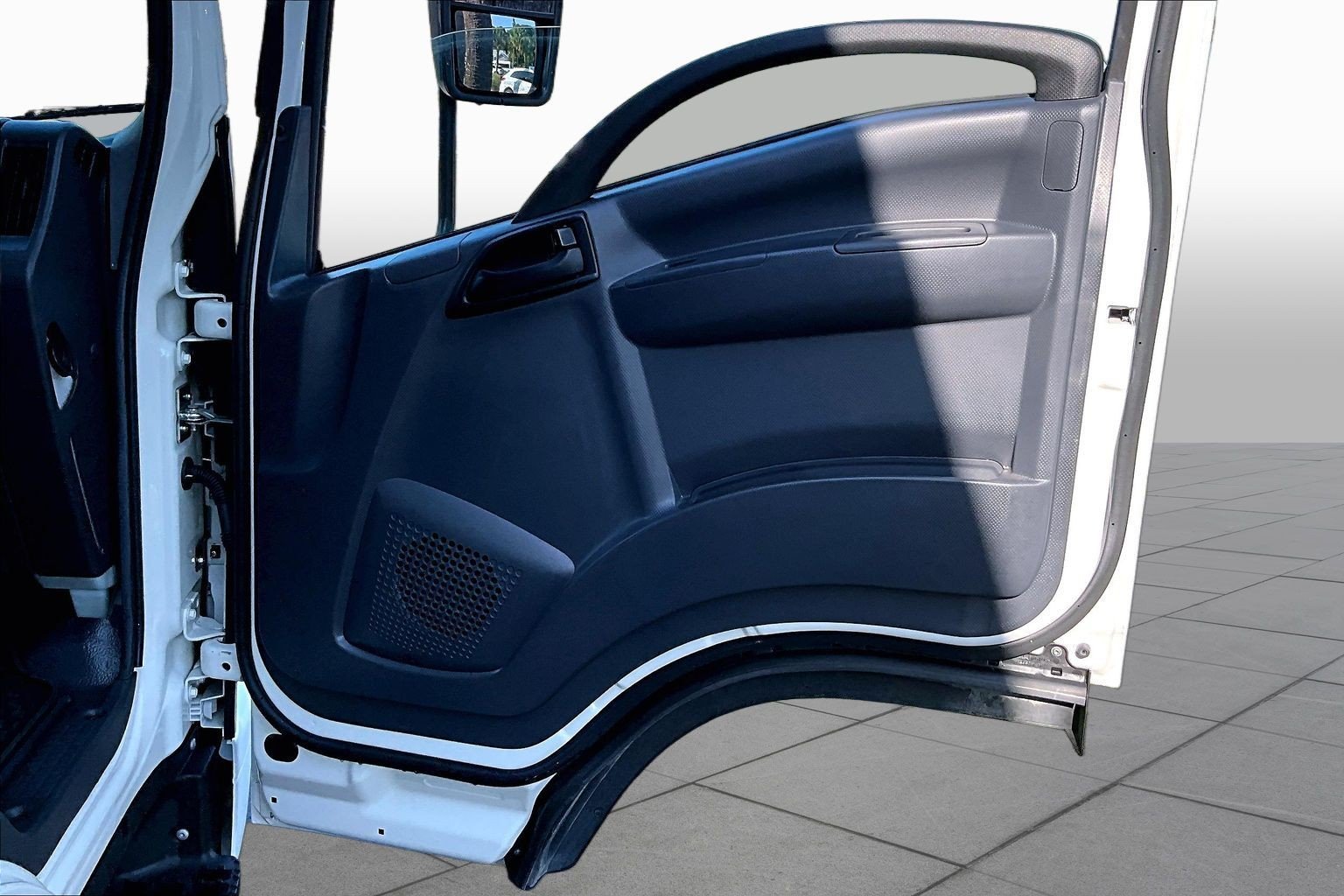 Used 2024  ISUZU  image 20