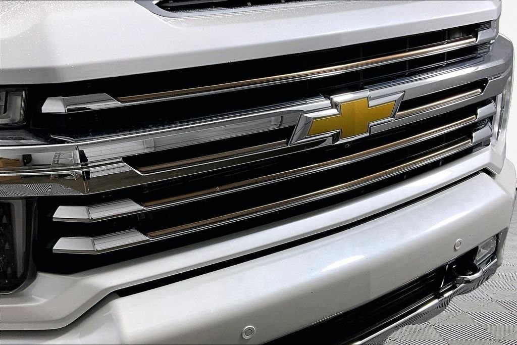 Used 2021 White Chevrolet High Country image 31