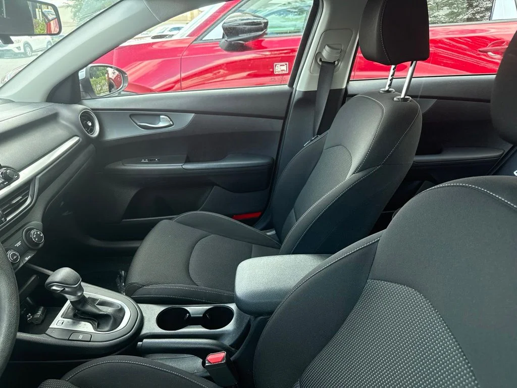 Used 2021 Silver Kia LXS image 3