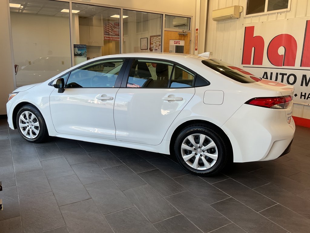 Used 2025 White Toyota LE image 5