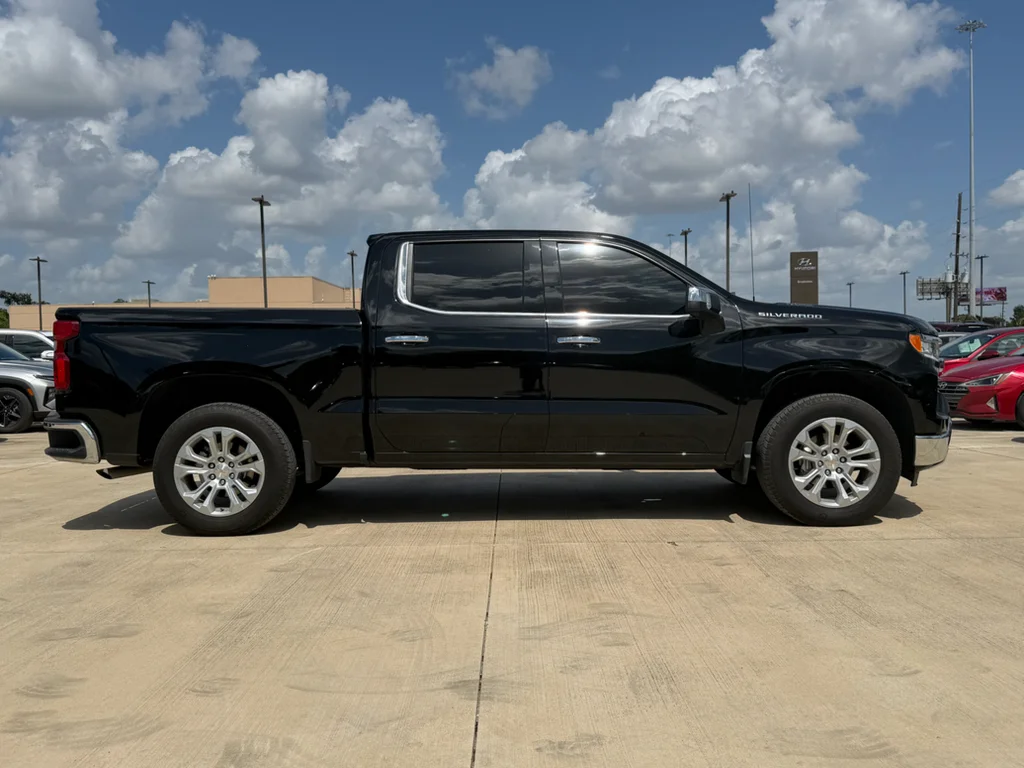 Used 2025 Black Chevrolet LTZ image 7