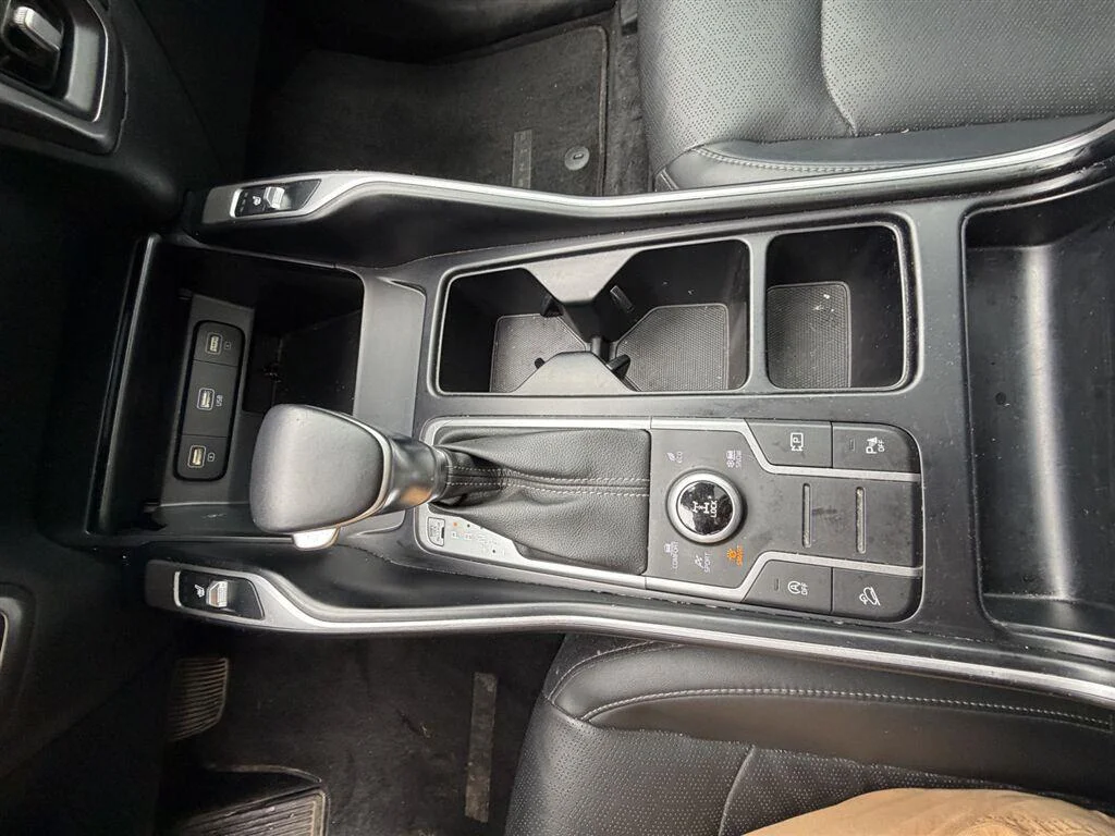 Used 2021 Sparkling Silver Kia S image 22