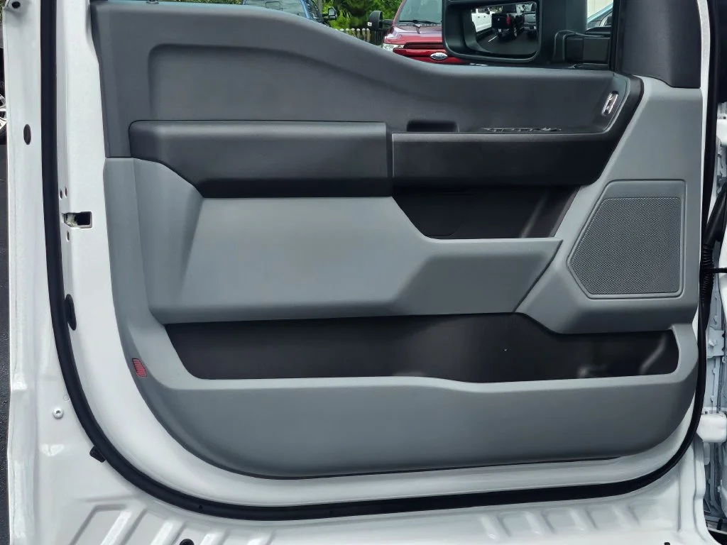 New 2027 Oxford White Ford F-350® XL image 32