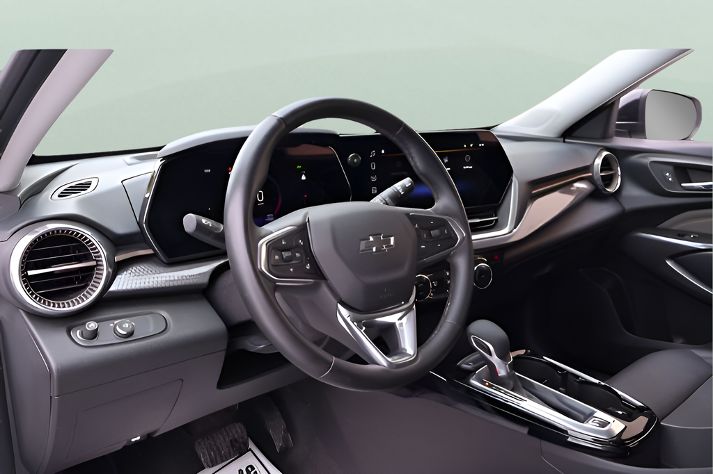 Used 2024 White Chevrolet ACTIV image 10