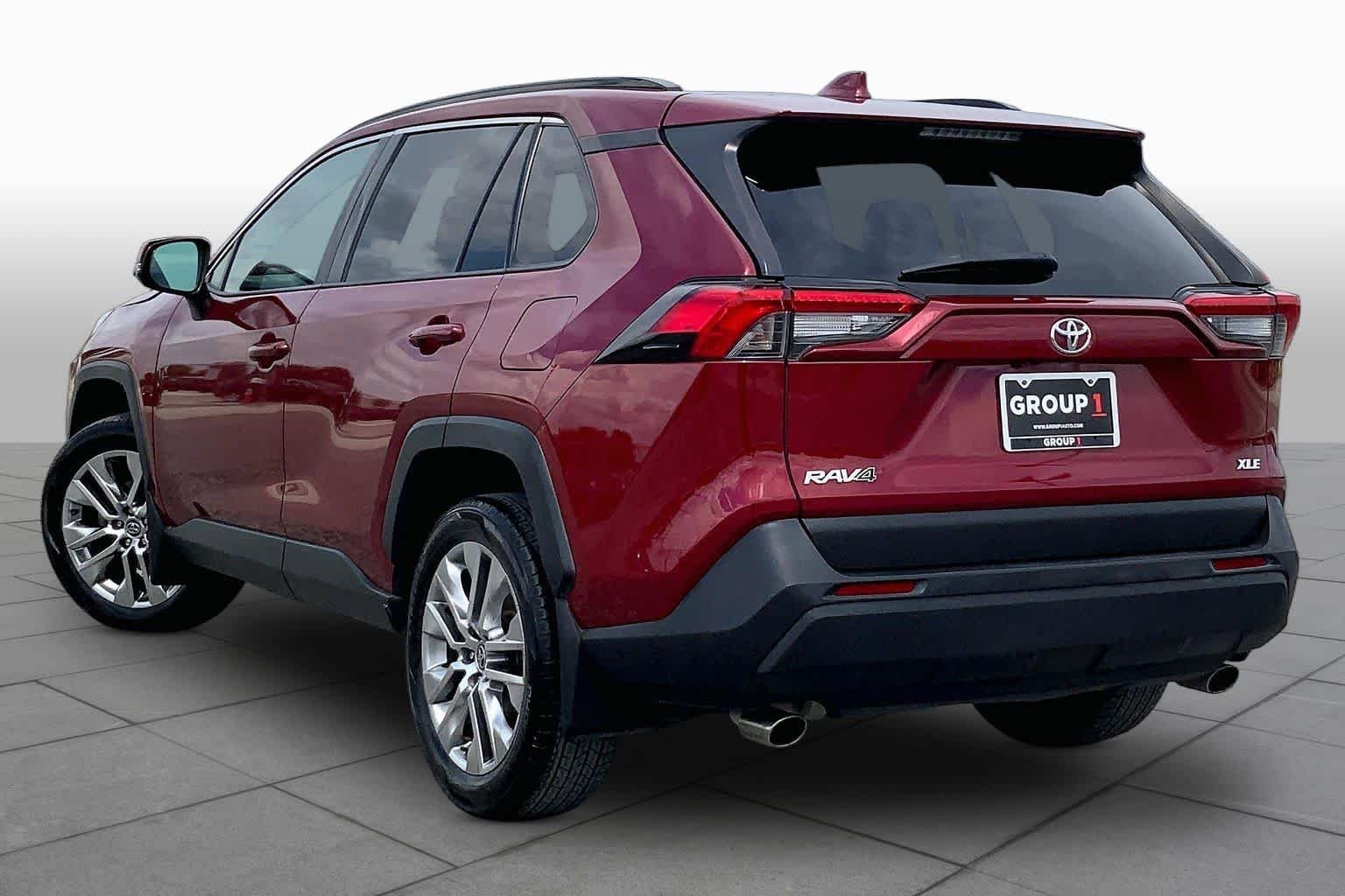 Used 2021 Ruby Flare Pearl Toyota XLE Premium image 12