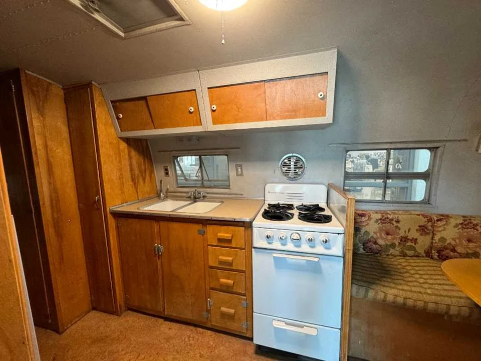 Used 1952 SILVER AIRSTREAM  image 6