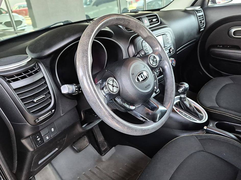 Used 2016 Fathom Blue Kia + image 16