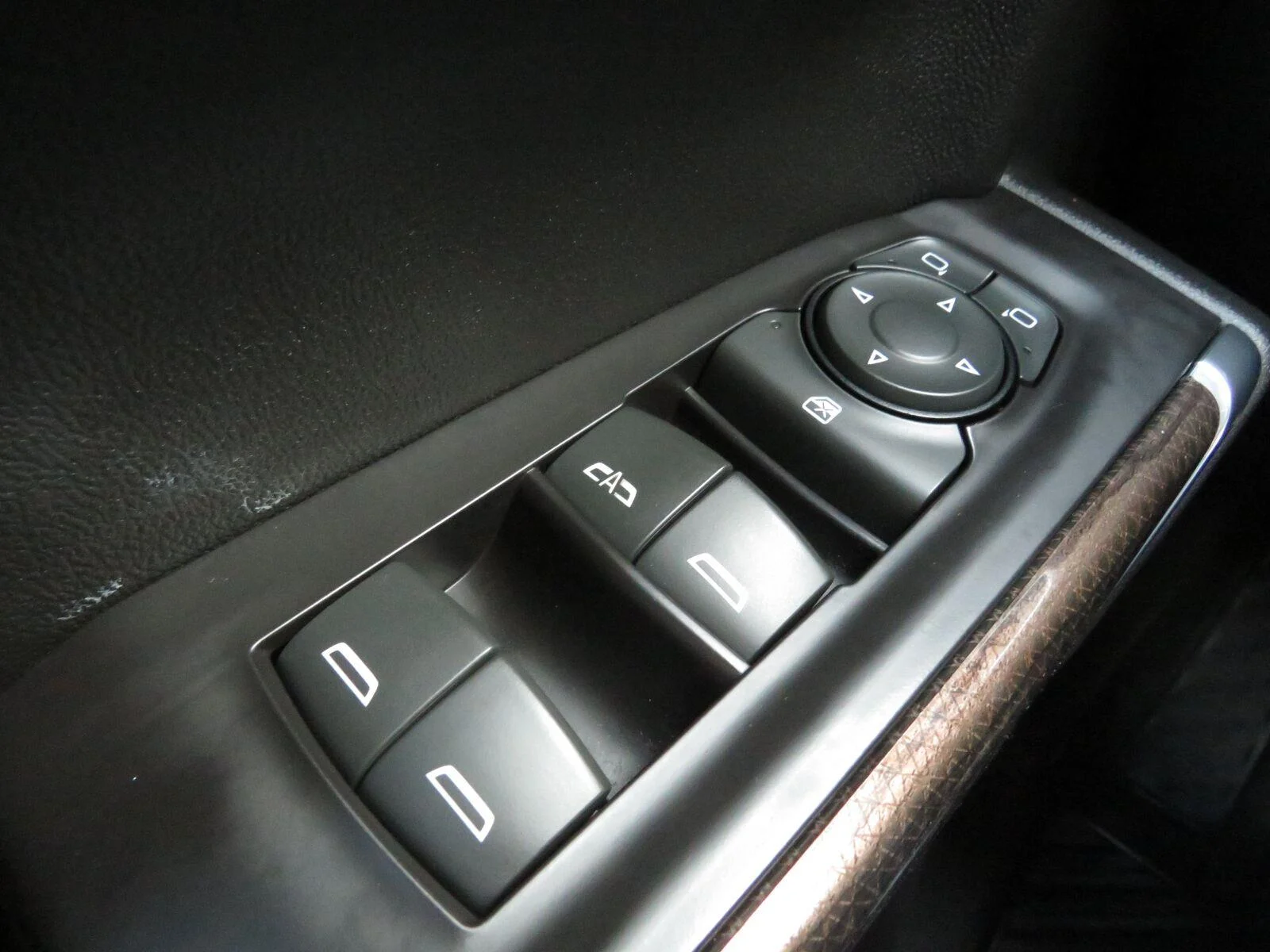 Used 2019  CHEVROLET TRUCK  image 30
