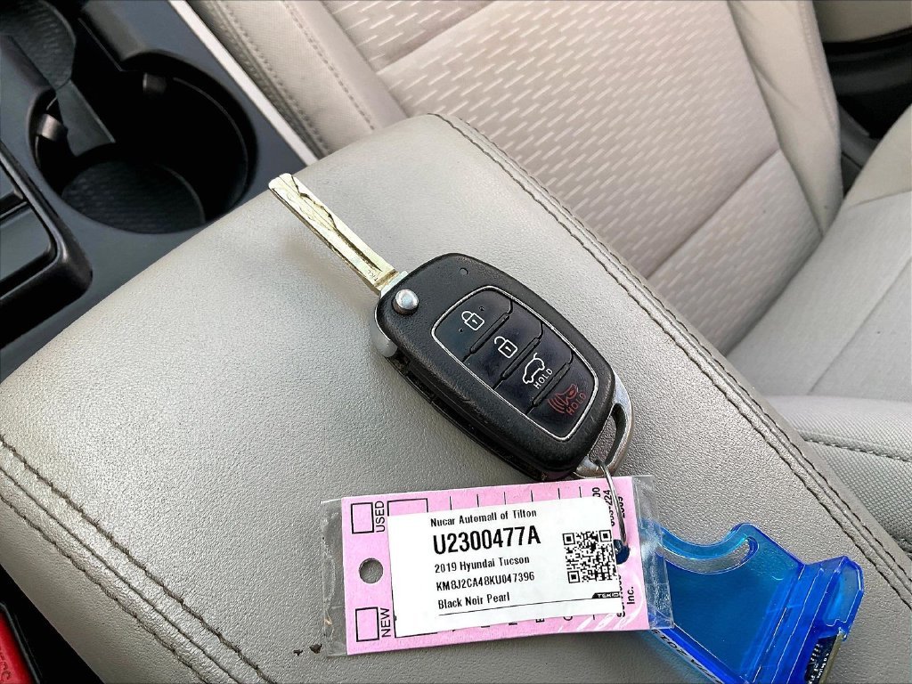 Used 2019 Black Noir Pearl Hyundai SE image 26