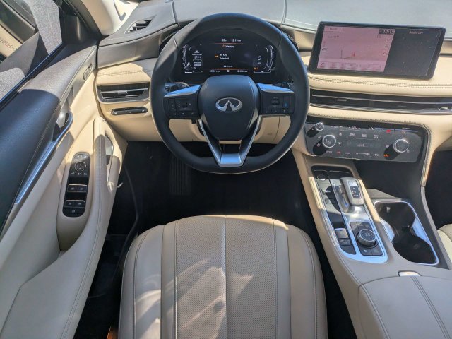 Used 2024 Black INFINITI LUXE image 17