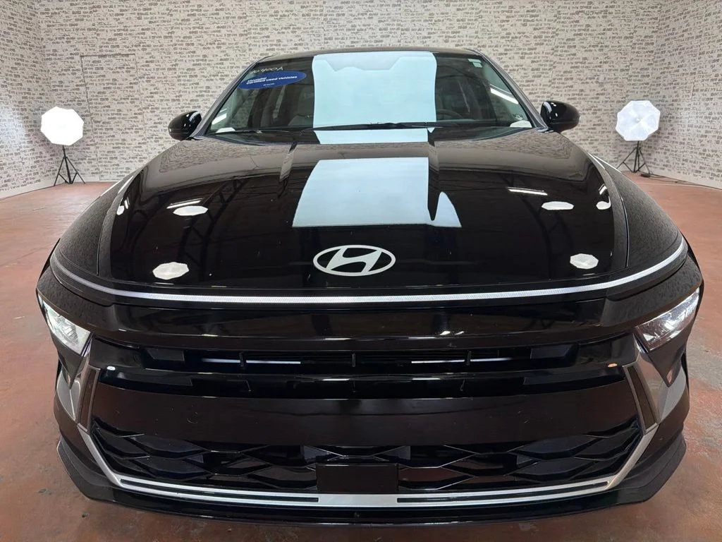 Used 2025 Abyss Black Hyundai SE image 2