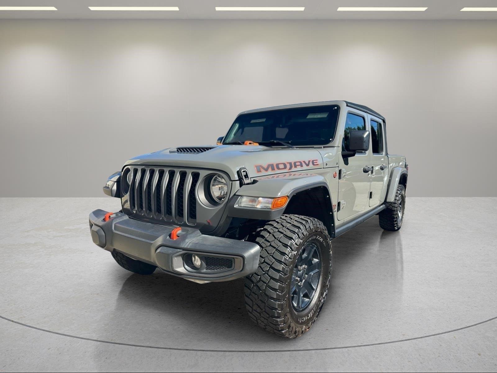 Used 2022 Sting-Gray Clearcoat Jeep Mojave image 2
