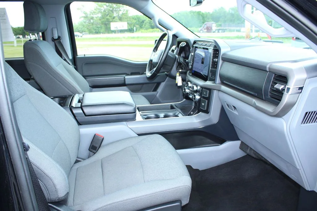 Used 2024 Black Metallic Ford XLT image 31