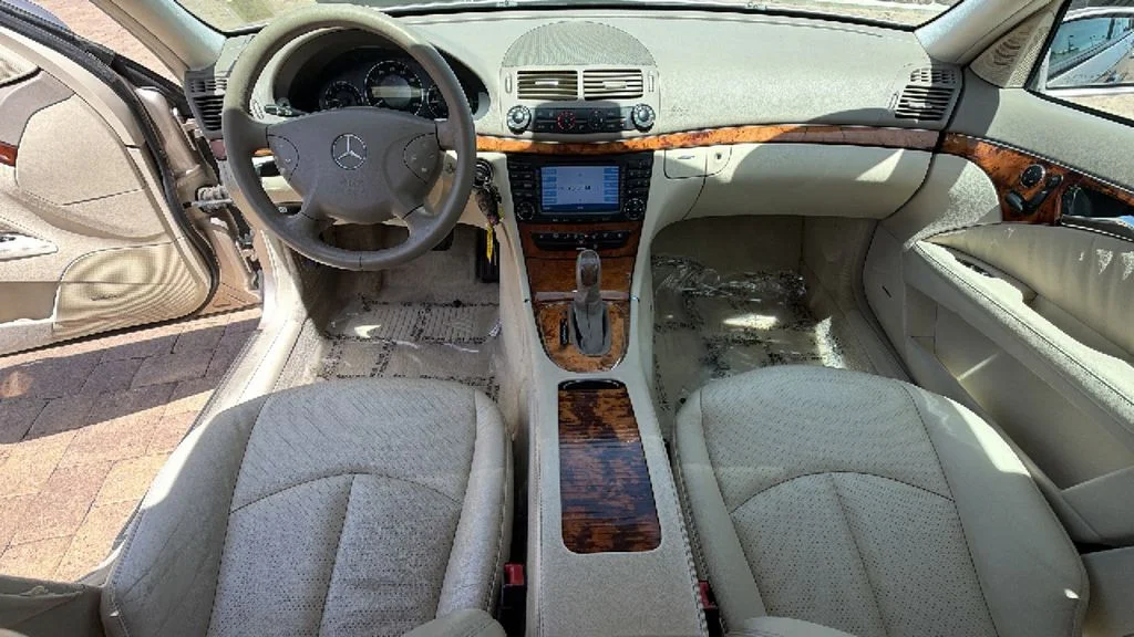 Used 2005  Mercedes-Benz E 320 image 25