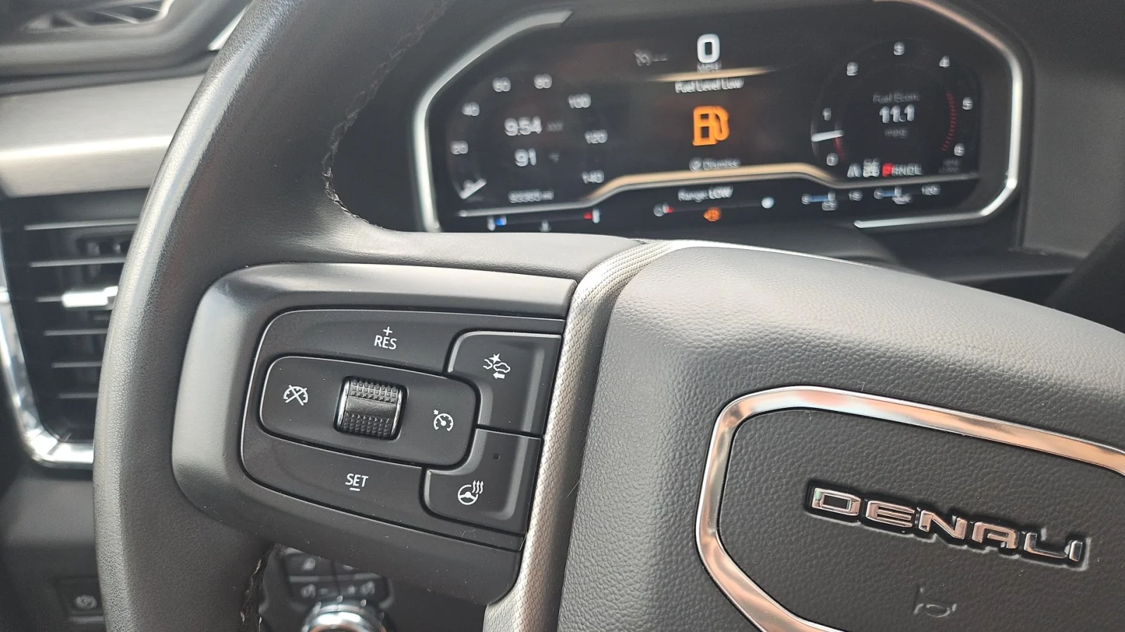 Used 2024 Silver GMC  image 18
