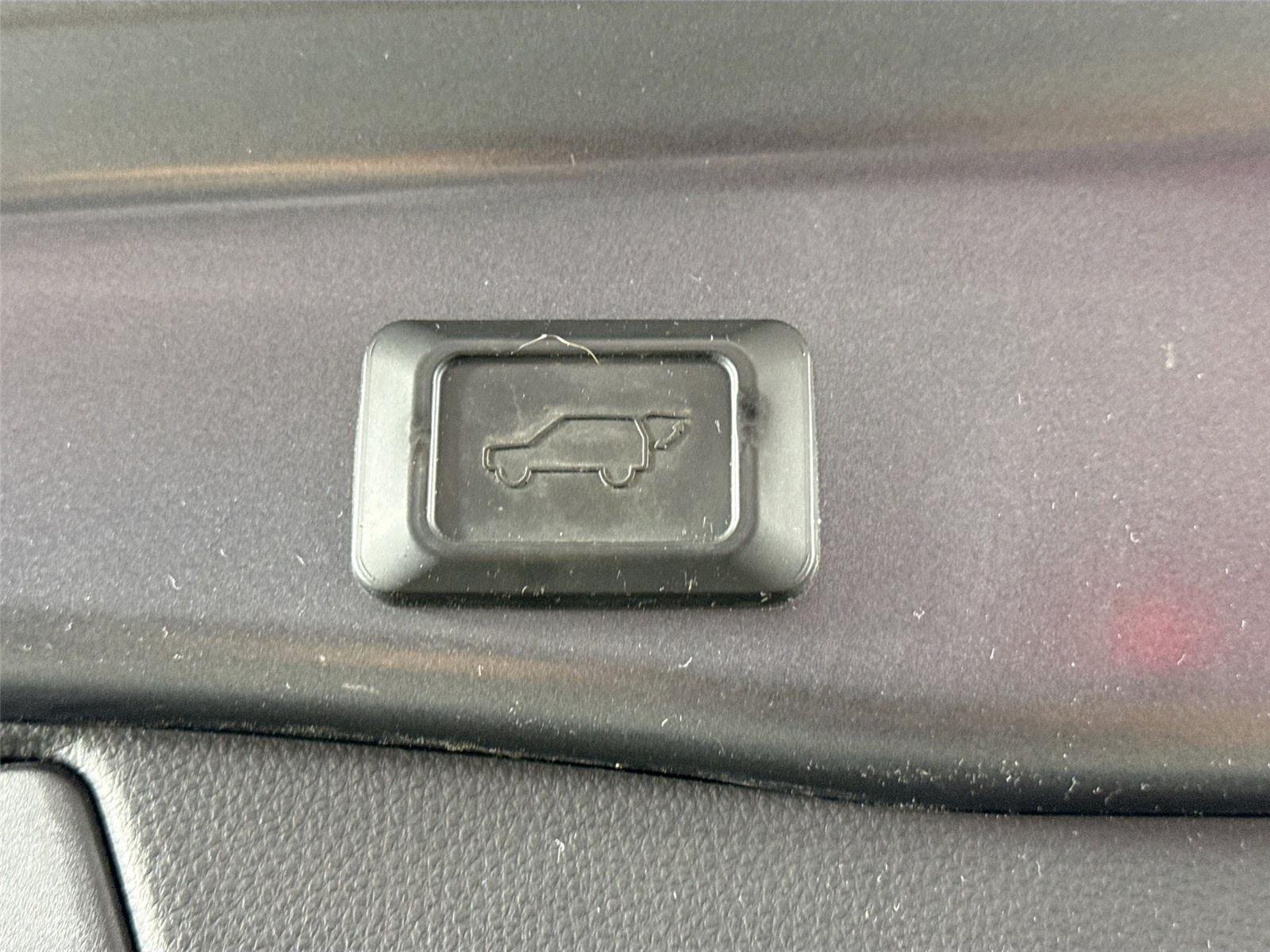 Used 2020 Magnetic Gray Metallic Toyota XLE Premium image 38