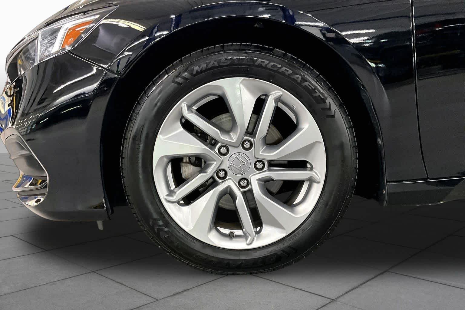 Used 2018 Crystal Black Pearl Honda LX 1.5T image 10