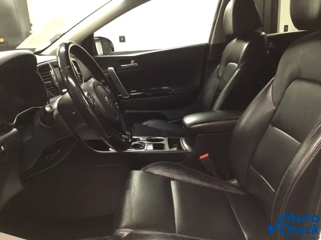 Used 2018 White Kia EX image 24