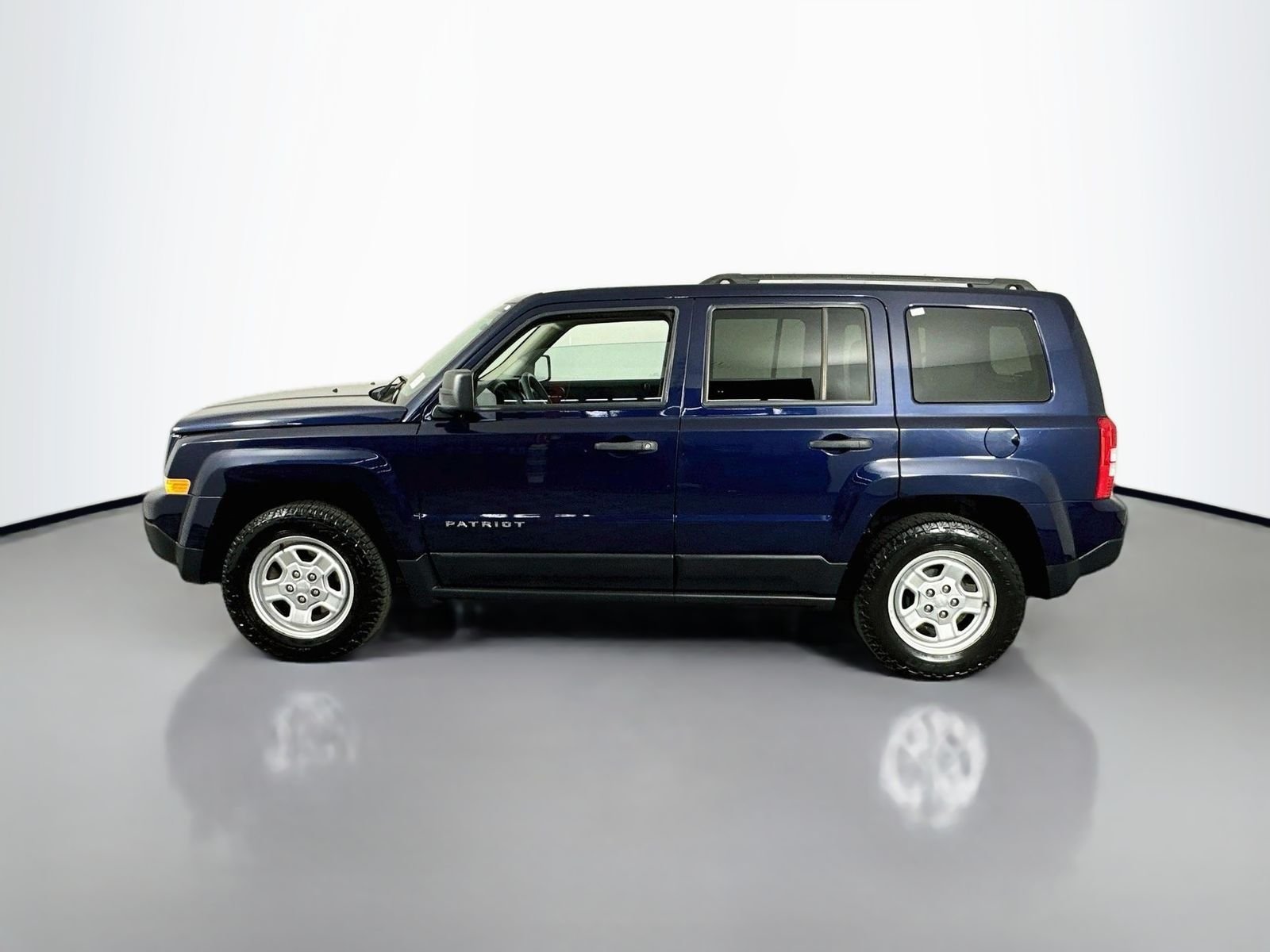 Used 2017 True Blue Pearlcoat Jeep Sport image 4