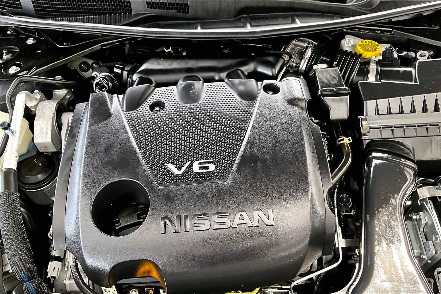 Used 2023 Super Black Nissan SR image 33
