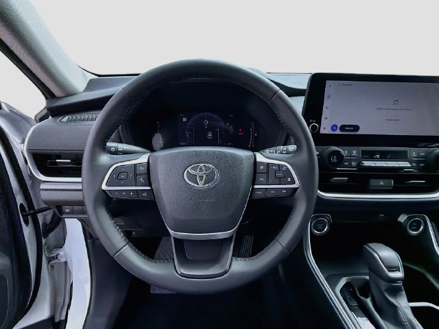 Used 2026 Pearl Toyota XLE image 38