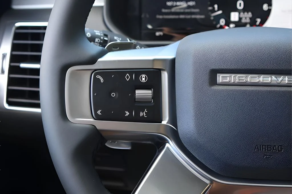 New 2026 Sedona Red Land Rover  image 19