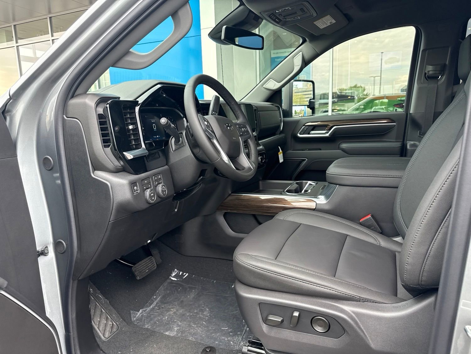 New 2026 Sterling Gray Metallic Chevrolet LT Trail Boss with Safety - Leather - Convenience I & II - Heat - Remote Start - Plow Prep - Z71 Off-Road image 15