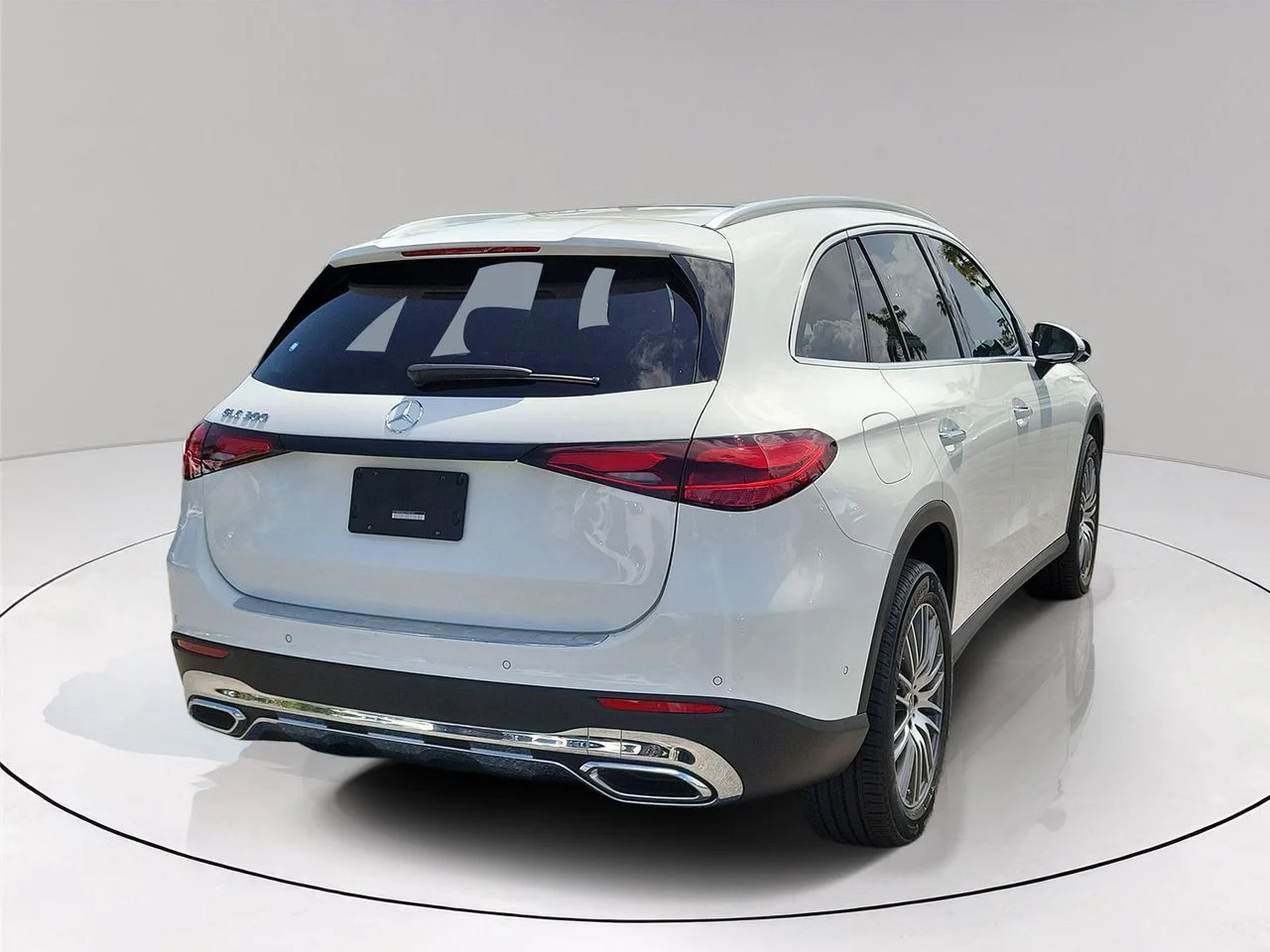 Used 2026 White Mercedes-Benz GLC 300 image 4