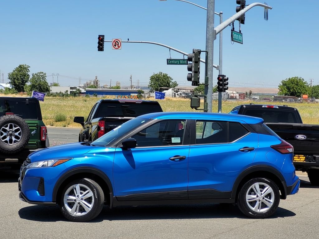 Used 2024 Blue Nissan S image 7
