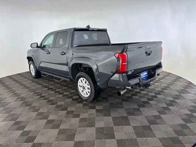 Used 2024  Toyota SR5 image 10