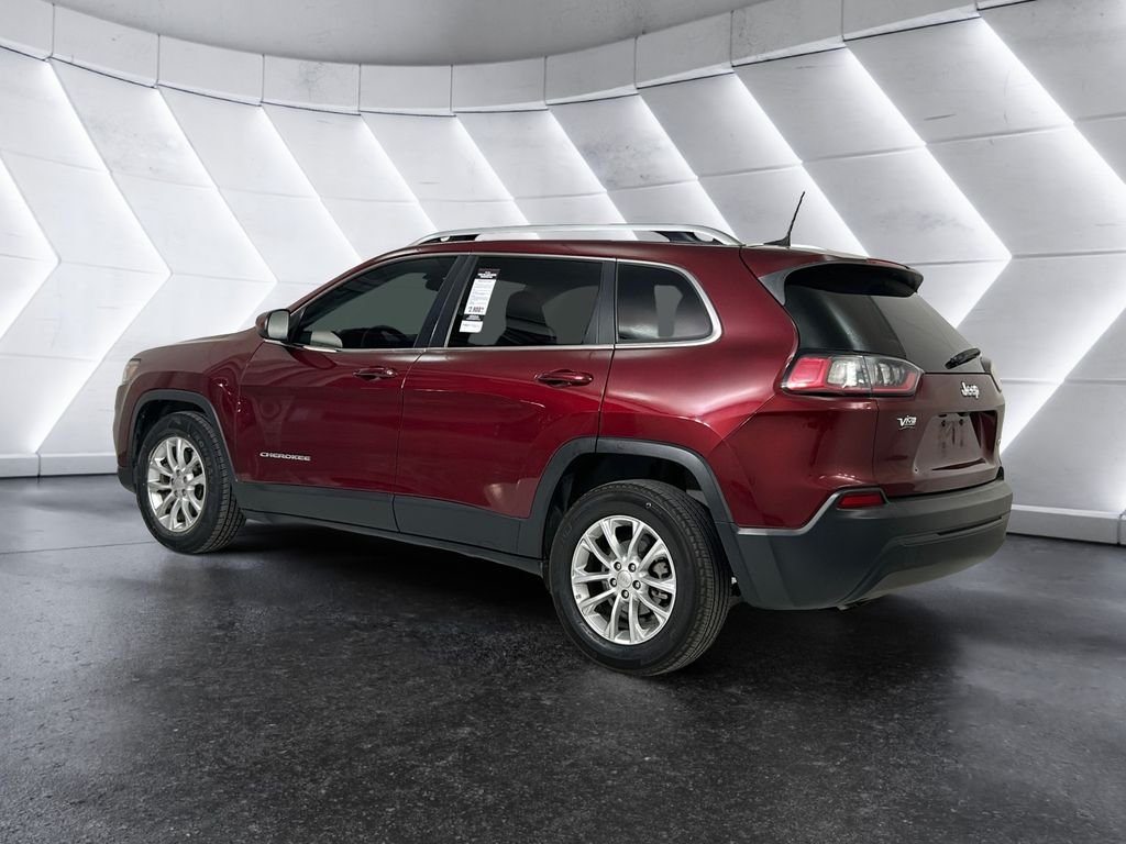 Used 2019 Red Jeep Latitude image 6