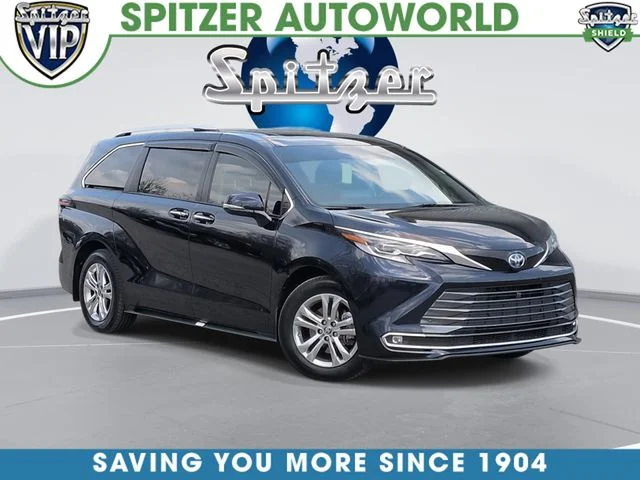 2022 Toyota Sienna Platinum 7-Passenger Hybrid AWD's photo