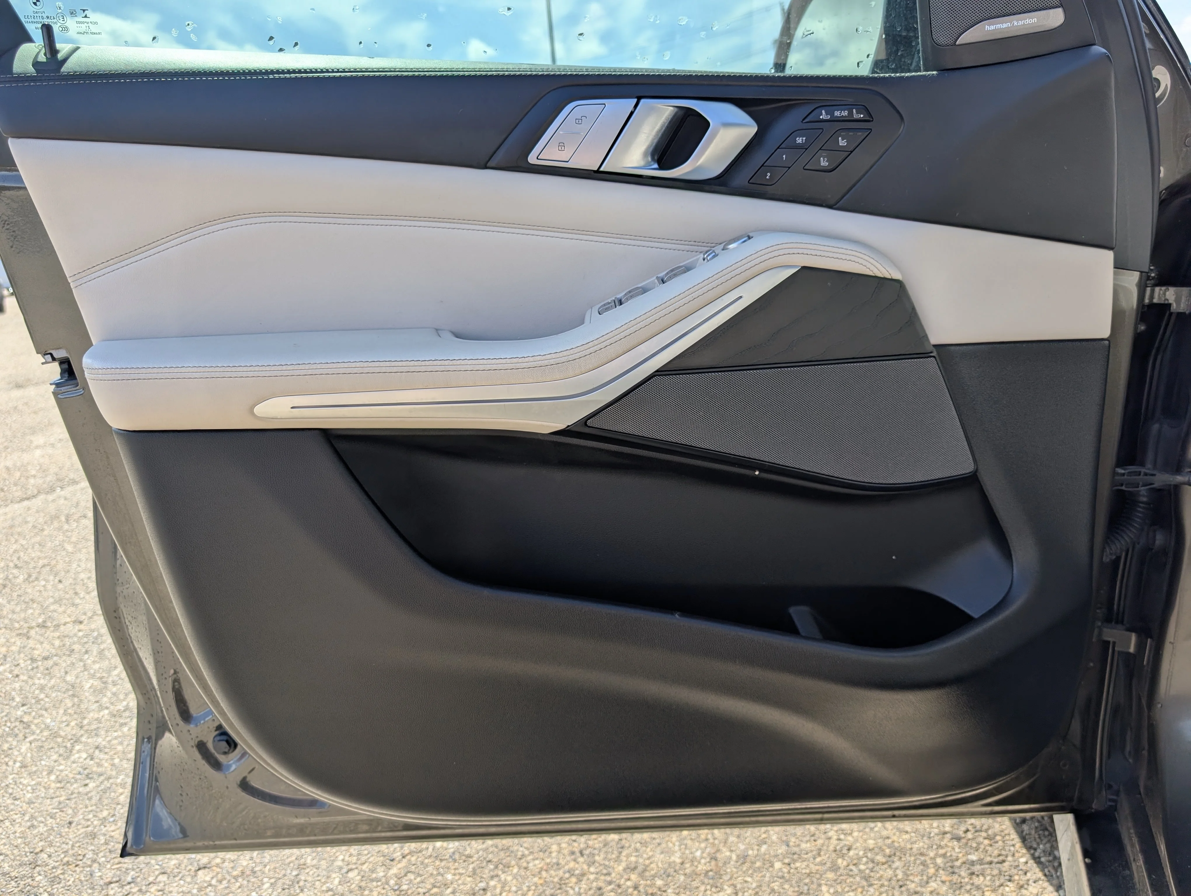 Used 2022 Manhattan Metallic BMW xDrive40i image 17