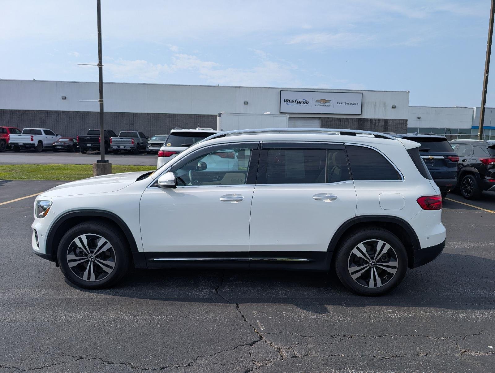 Used 2025 Polar White Mercedes-Benz GLB 250 image 5
