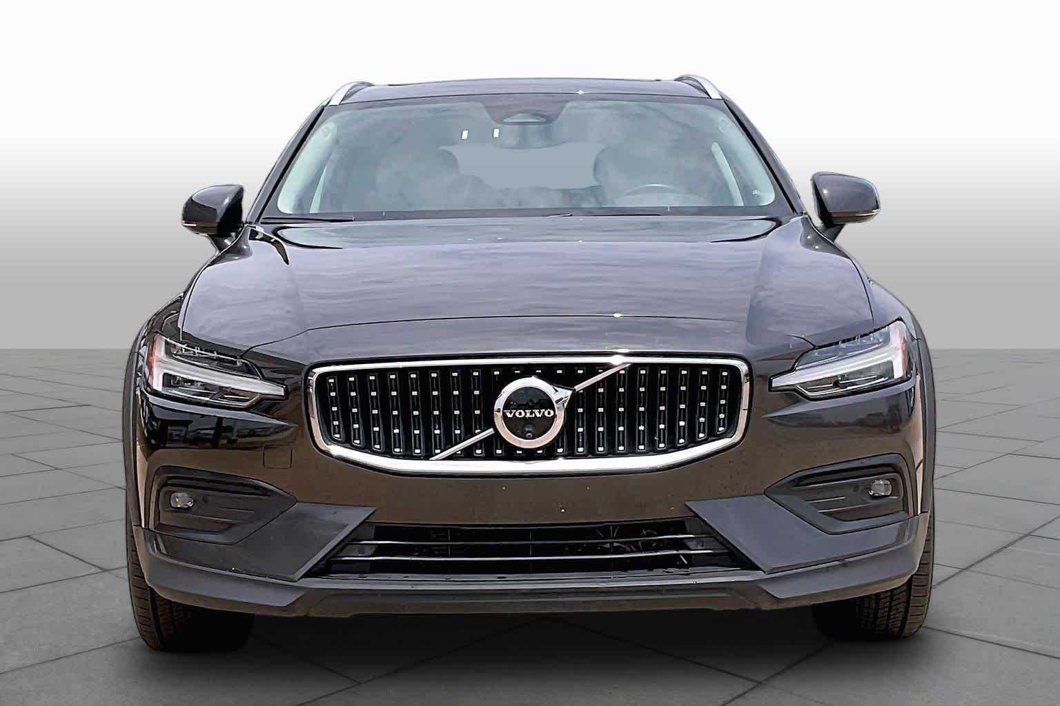 Pre-Owned 2025 Volvo V60 Cross Country Plus